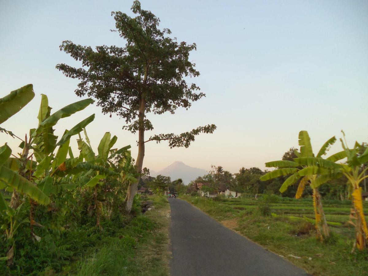 Joglo Yudhistira Villa Sleman  Exterior photo